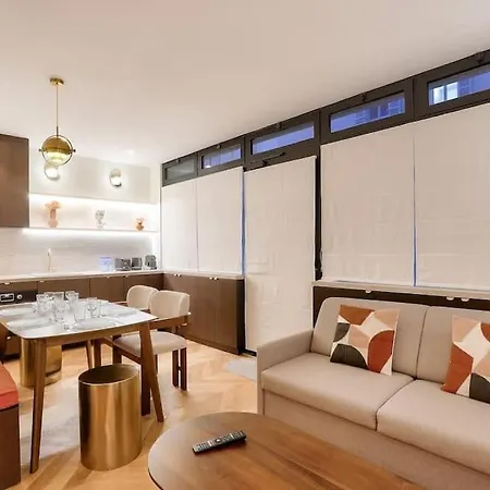 Sublime Duplex Avec Salle De Cinema *