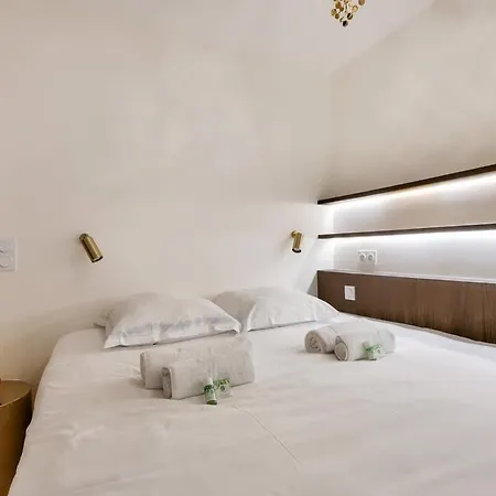 Sublime Duplex Avec Salle De Cinema *