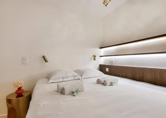 Sublime Duplex Avec Salle De Cinema *