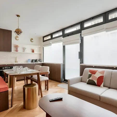 Sublime Duplex Avec Salle De Cinema Paris